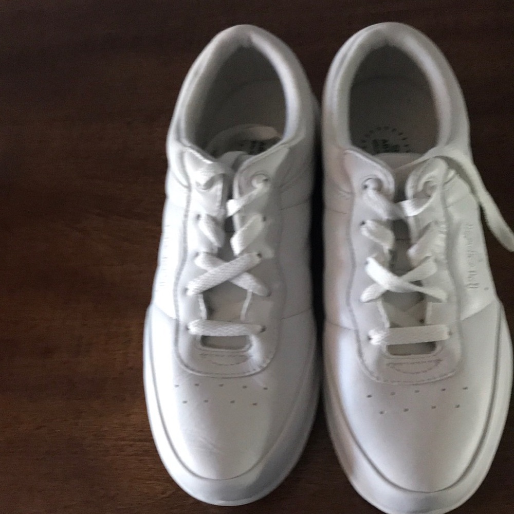 Propet white walking sneaker never worn